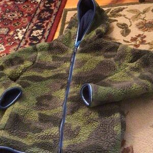 Reversible Fleece Jacket in Green Camo